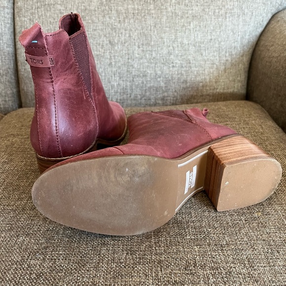 Tom’s leather pull on boot - Picture 3 of 5